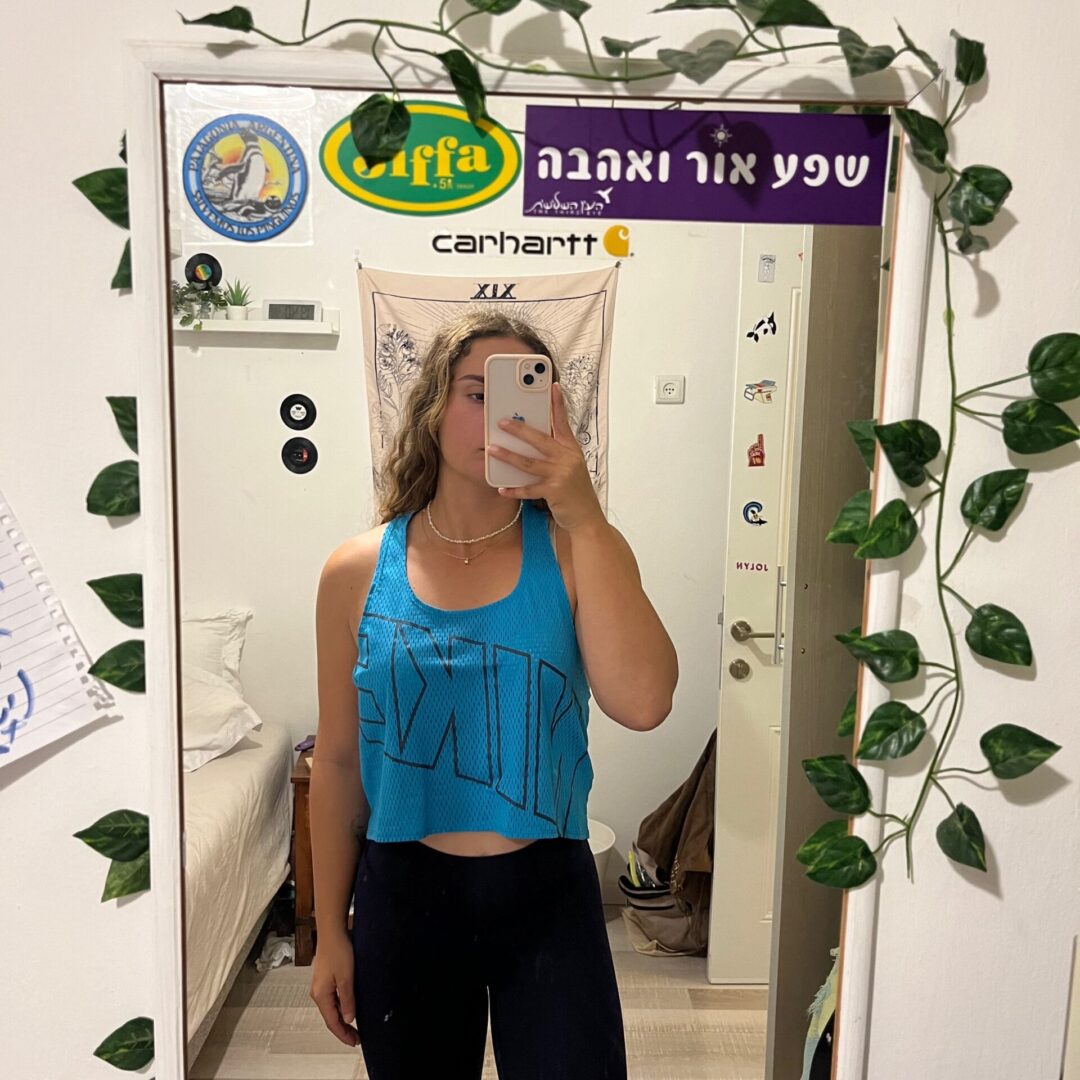 ⁦גופיית נייק תכלת⁩ – תמונה ⁦3⁩