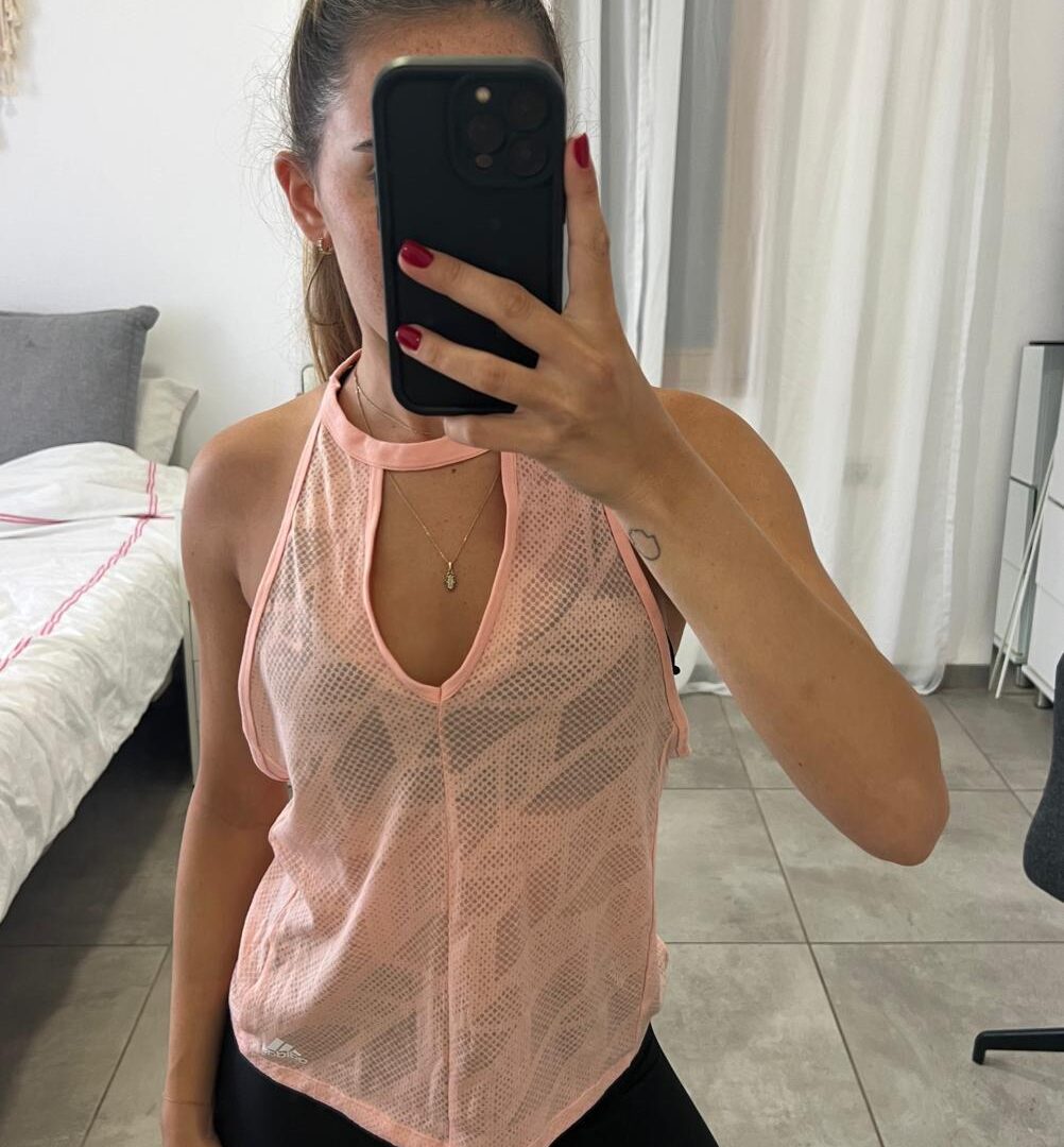 ⁦גופיית אדידס ורוד בהיר⁩ – תמונה ⁦3⁩