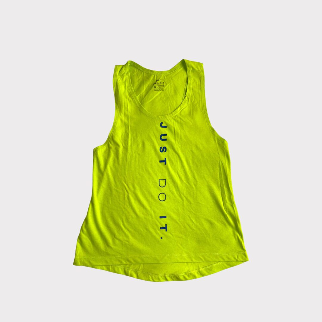 גופיית נייק צהובה